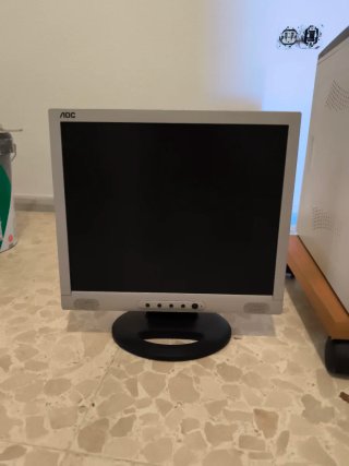Monitor y ordenador antiguo