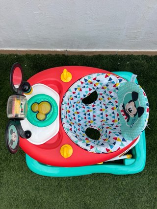 Andador Mickey Mouse casi nuevo