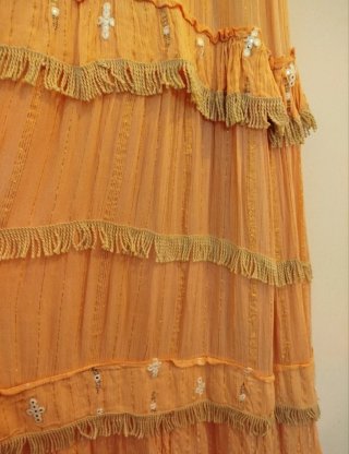 Vestido largo con adornos