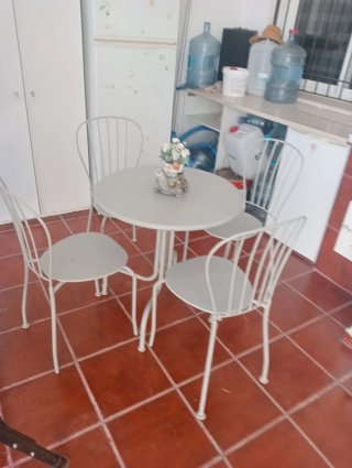 Tavolo e 4 Sedie da Giardino in Metallo Grigio