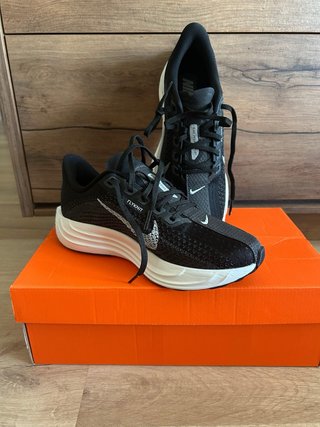 Zapatilla Nike Pegasus Flyknit Negra/Blanca