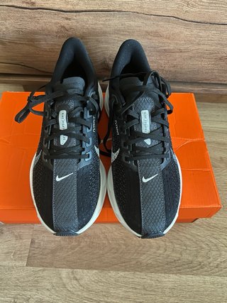 Zapatilla Nike Pegasus Flyknit Negra/Blanca