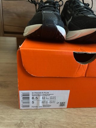 Zapatilla Nike Pegasus Flyknit Negra/Blanca