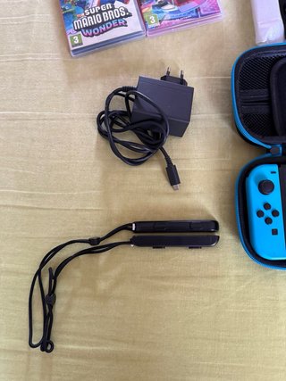 Nintendo Switch Azul/Rojo + Juegos + funda