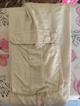 Pantalón cargo Stradivarius beige Talla XS