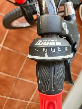 Bicicleta niño B'TWIN 20 pulgadas roja