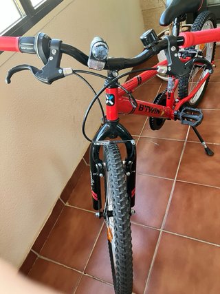 Bicicleta niño B'TWIN 20 pulgadas roja