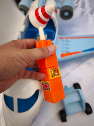 Avión de juguete Happy Jet con figuras