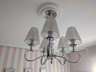 Lámpara de techo colgante de metal y cristal