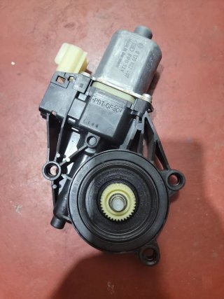 Motor Elevalunas Delantero Derecho Ford Fiesta CB1