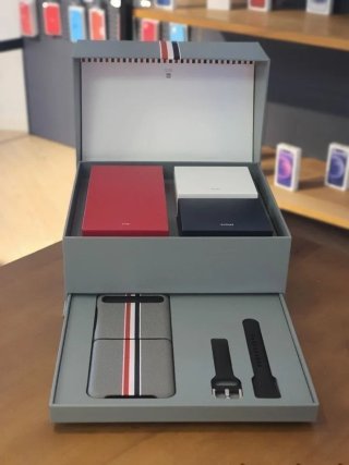 SAMSUNG Z FLIP EDICION ESPECIAL BROWNE + ACCESSORIO