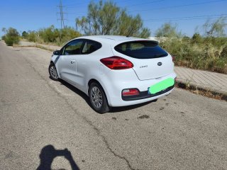 KIA Pro Ceed 2015 coche blanco