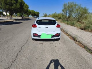KIA Pro Ceed 2015 coche blanco