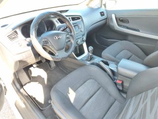 KIA Pro Ceed 2015 coche blanco