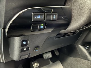 Toyota Prius Plugin 125H Solar