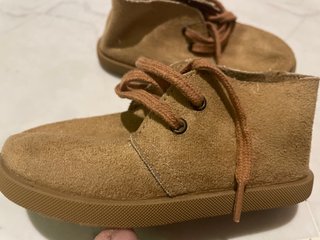 Botita niño beige invierno Talla 24