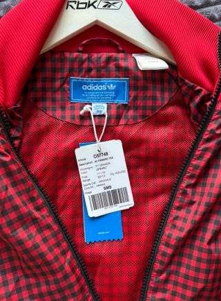 Chaqueta Adidas a cuadros roja y negra Talla M