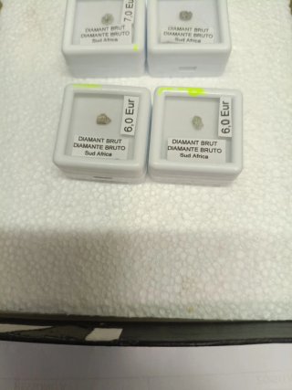 Diamanti grezzi minerali dal Sudafrica