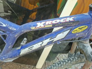 Bicicleta BH Xroc para reparar