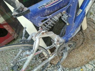 Bicicleta BH Xroc para reparar
