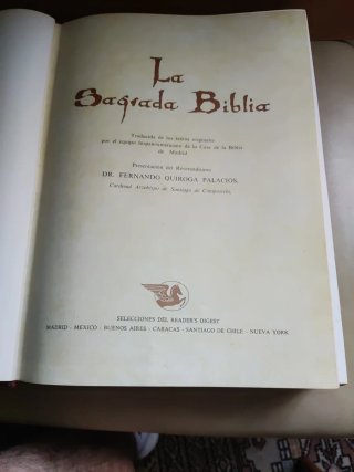 LA SAGRADA BIBLIA