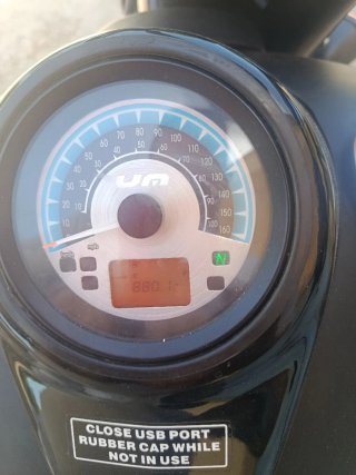 Moto UM Renegade Commando 125 Negra