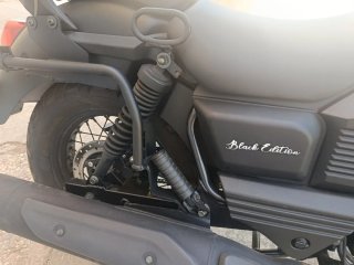 Moto UM Renegade Commando 125 Negra