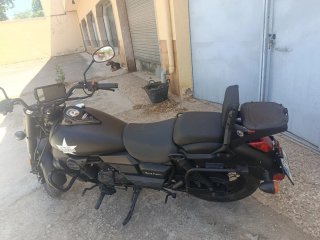 Moto UM Renegade Commando 125 Negra