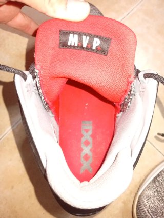 Sneakers Jordan Grigie e Rosse