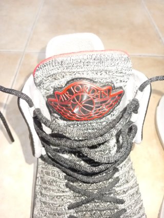 Sneakers Jordan Grigie e Rosse