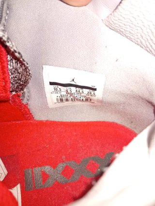 Sneakers Jordan Grigie e Rosse