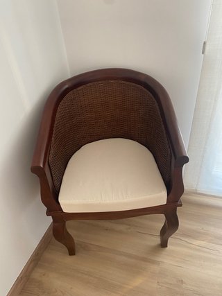 Sillón de madera y mimbre