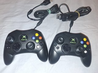 Xbox Clásica Negra + 2 Mandos