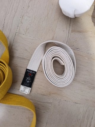 Set 6 pezzi Karate: protezioni e cintura