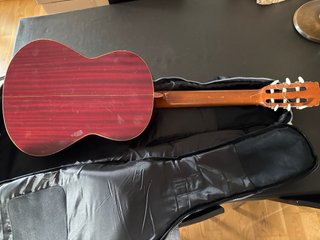 Guitarra Alhambra con funda