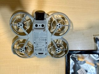 Dron DJI Neo con accesorios