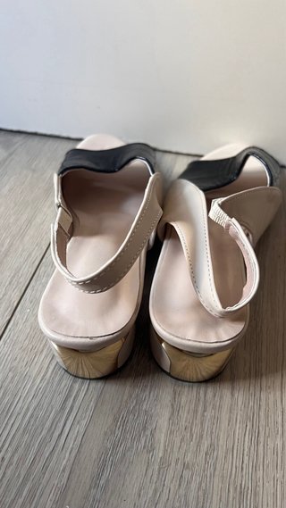 Sandalias Slingback Beige y Negro