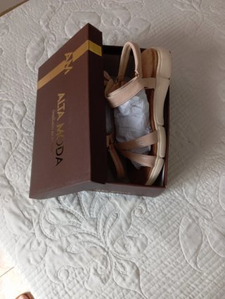 Sandalias Buonarotti Tiras y Velcro Beige