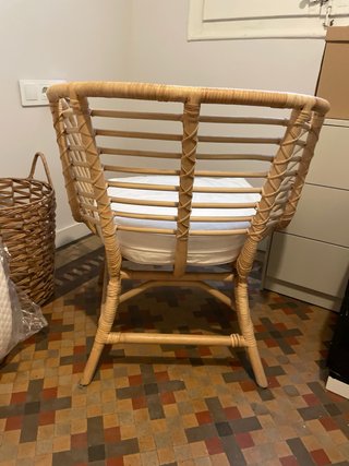 Sillón ratán natural con cojín blanco