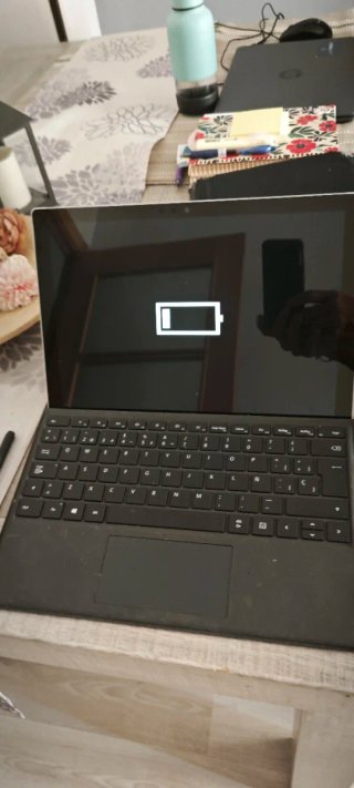 Microsoft Surface 5 con lápiz y teclado