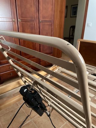 Cama eléctrica de madera y metal mas silla ducha