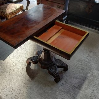 Mesa de cartas antigua de madera
