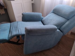 Sillón cómodo azul de tela