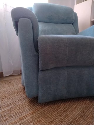 Sillón cómodo azul de tela