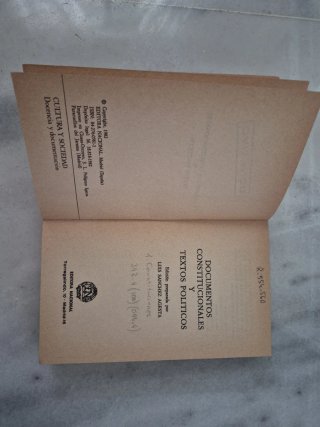 Documentos constitucionales y textos políticos