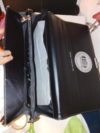 Maletín de piel negro con llave