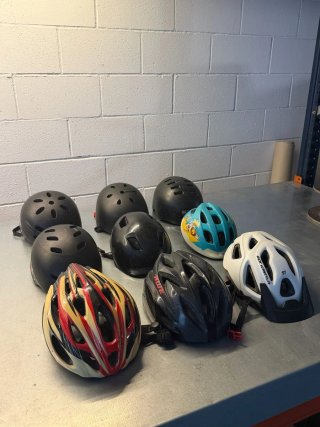 LOTE DE 9 CASCOS PARA BICI Y PATINETE