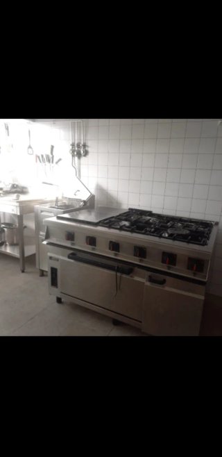 Bar restaurante con 2 viviendas