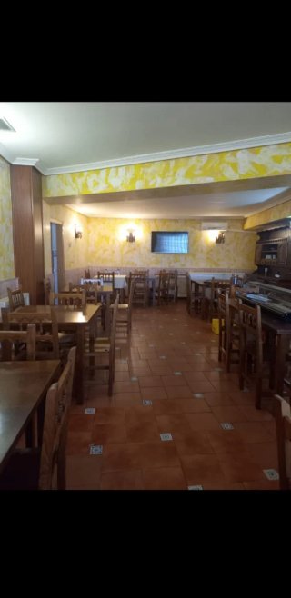 Bar restaurante con 2 viviendas