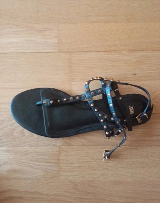 Sandalias Zara Tiras Tachuelas Doradas